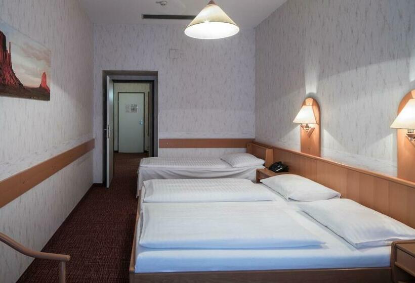 스탠다드 트리플 룸, Admiral