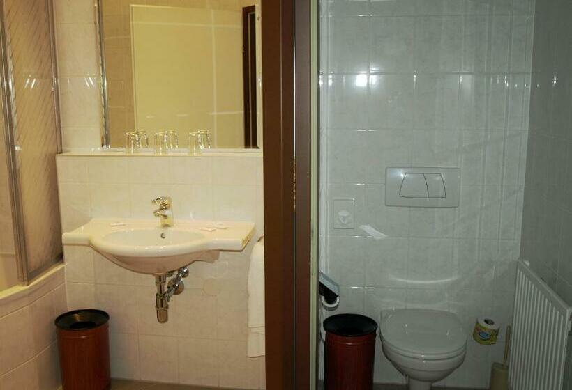 패밀리 룸, Admiral