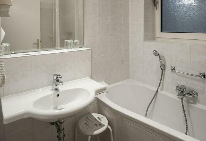 패밀리 룸, Admiral