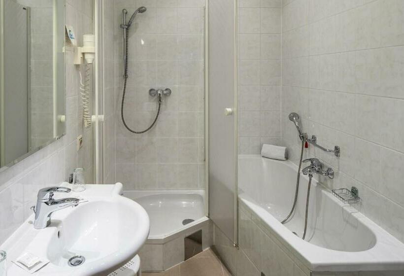 패밀리 룸, Admiral