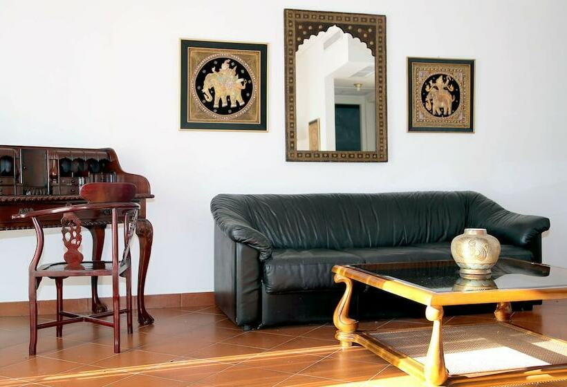 דירת חדר סופריור, Candia House