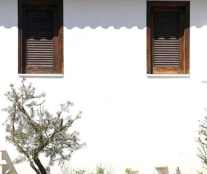 חדר דופלקס, Candia House