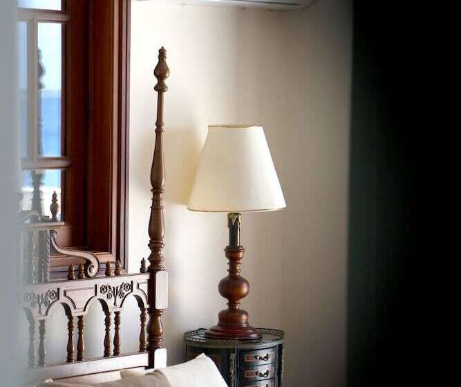 חדר דופלקס, Candia House