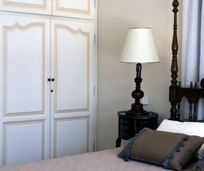 חדר דופלקס, Candia House