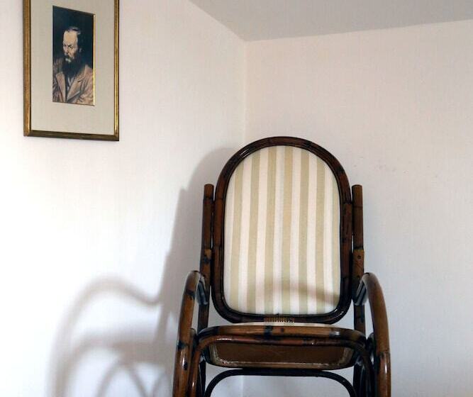 חדר דופלקס, Candia House