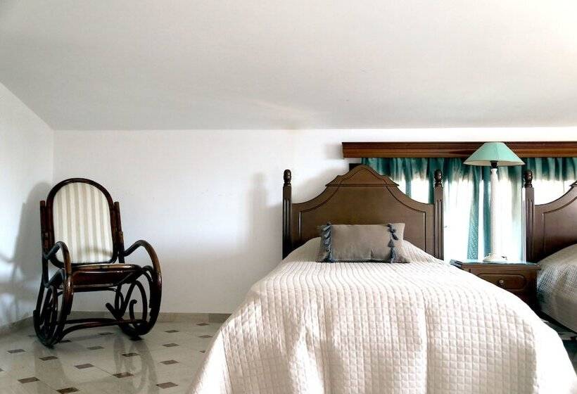 חדר דופלקס, Candia House