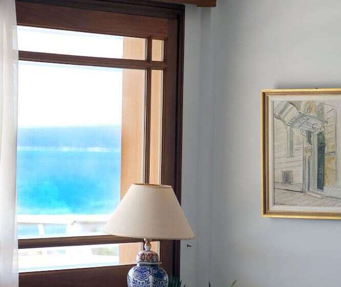 חדר דופלקס, Candia House