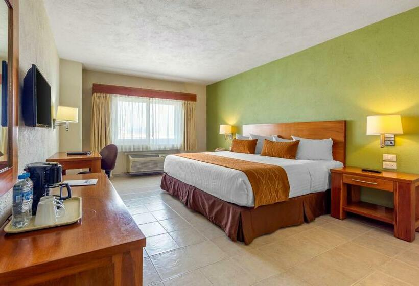 חדר סטנדרט עם מיטת קינג, Comfort Inn Puerto Vallarta Golfside & Marina