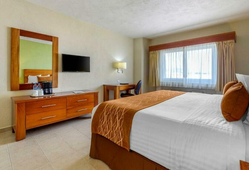 Standardrum King Size Säng, Comfort Inn Puerto Vallarta Golfside & Marina