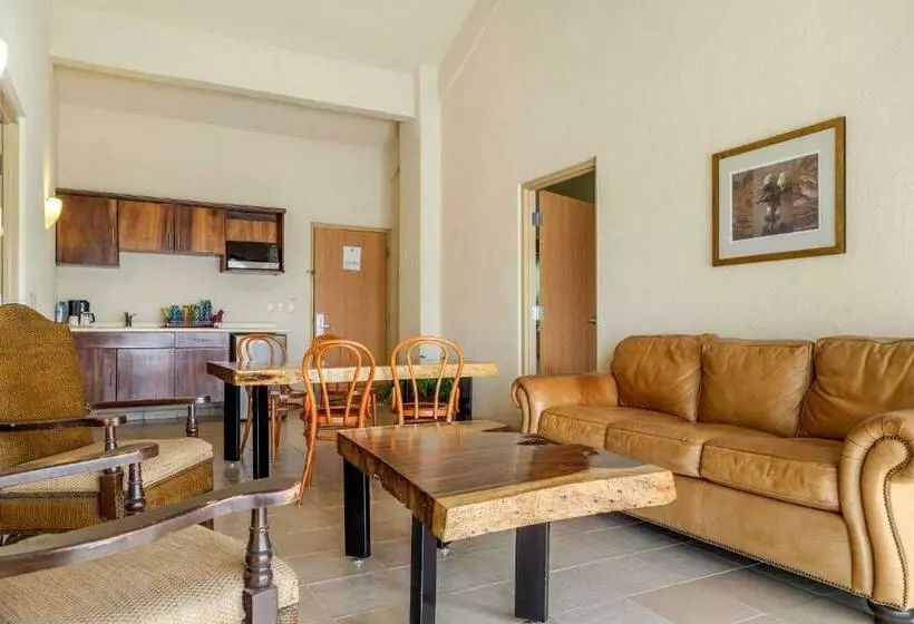 سوئیت 2 خوابه, Comfort Inn Puerto Vallarta Golfside & Marina