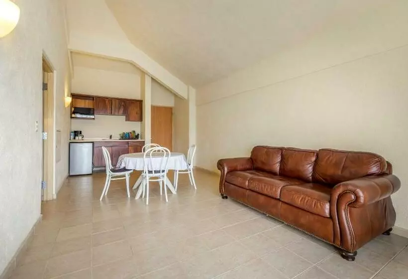 سوئیت 2 خوابه, Comfort Inn Puerto Vallarta Golfside & Marina