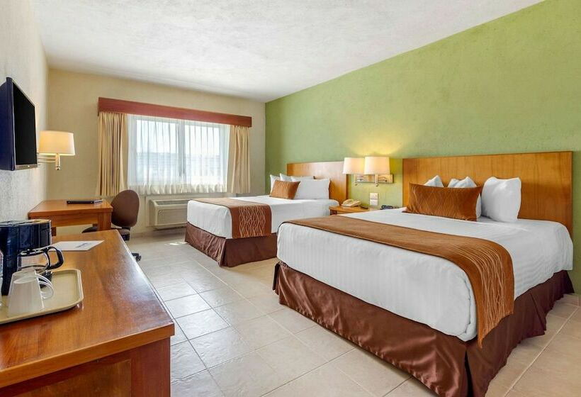 חדר סטנדרט שתי מיטות זוגיות, Comfort Inn Puerto Vallarta Golfside & Marina