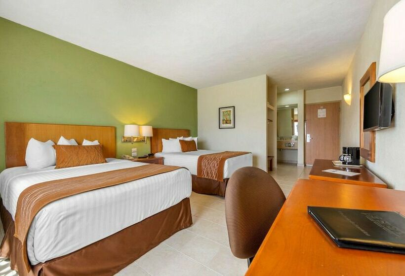 חדר סטנדרט שתי מיטות זוגיות, Comfort Inn Puerto Vallarta Golfside & Marina