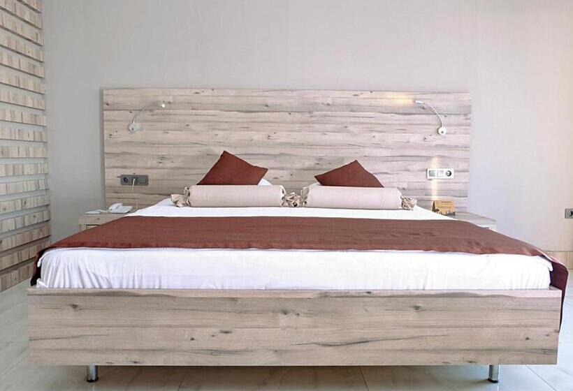 Номер Стандарт Вид на Море с Балконом, Delta Hotels By Marriott Bodrum