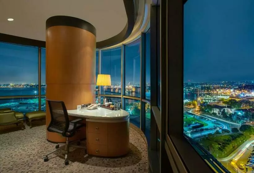 キングサイズベッドのスタンダードルーム, Doubletree By Hilton Istanbulmoda