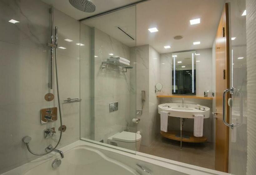 Standard Room King Size Bed, Doubletree By Hilton Istanbulmoda