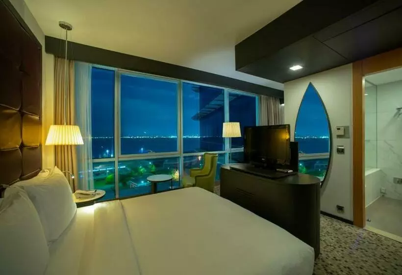 キングサイズベッドのデラックスルーム, Doubletree By Hilton Istanbulmoda