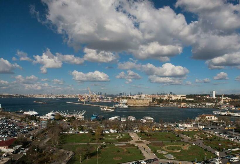 Deluxe Room King Size Bed, Doubletree By Hilton Istanbulmoda