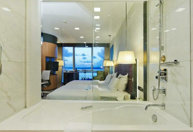 Deluxe Room Sea View, Doubletree By Hilton Istanbulmoda