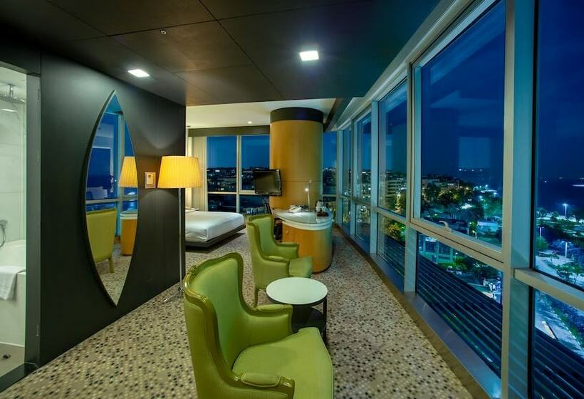 Deluxe Room Sea View, Doubletree By Hilton Istanbulmoda