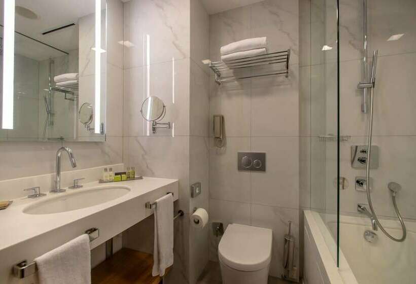 Deluxe Room Sea View, Doubletree By Hilton Istanbulmoda