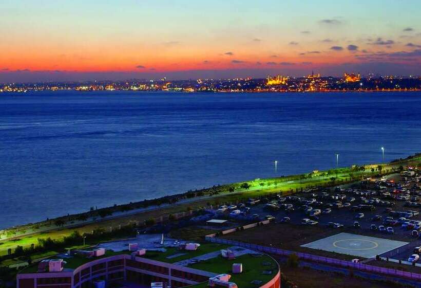 Deluxe Room Sea View, Doubletree By Hilton Istanbulmoda