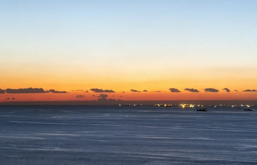 Deluxe Room Sea View, Doubletree By Hilton Istanbulmoda