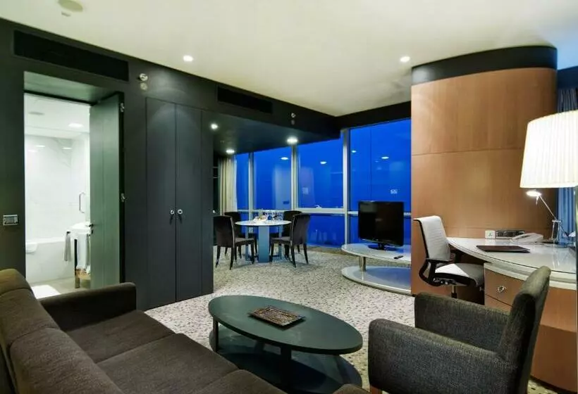 スイート（家族用）, Doubletree By Hilton Istanbulmoda