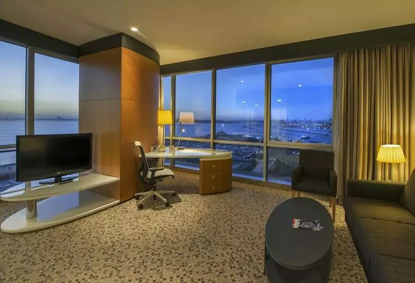 スイート（家族用）, Doubletree By Hilton Istanbulmoda