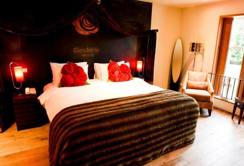 Полулюкс, Glenskirlie Castle
