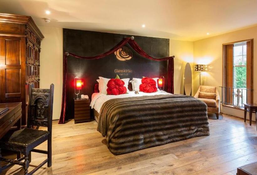 Family Suite, Glenskirlie Castle
