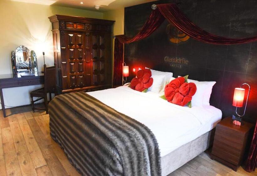 Family Suite, Glenskirlie Castle