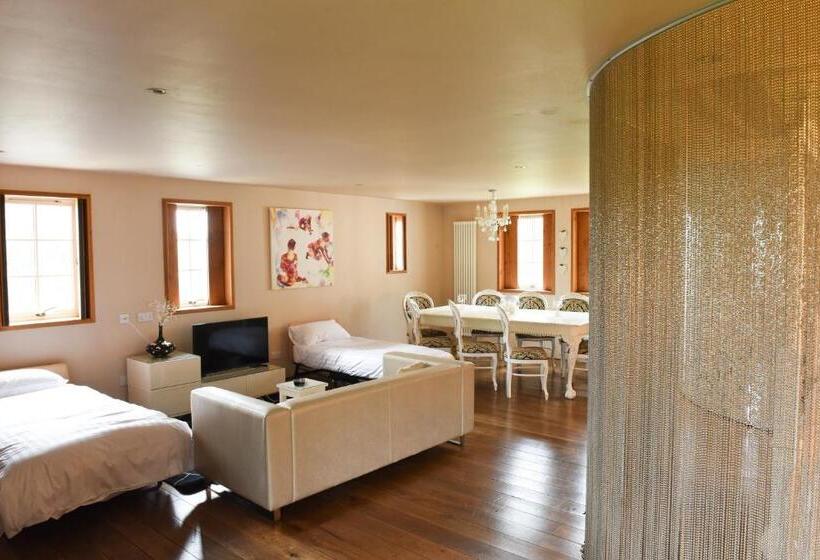 Люкс Superior, Glenskirlie Castle