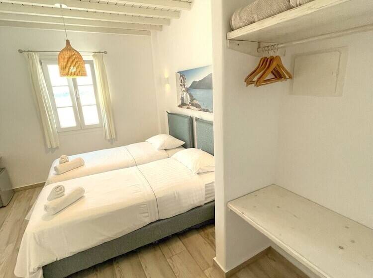 Номер Стандарт Вид на Город, Lefteris