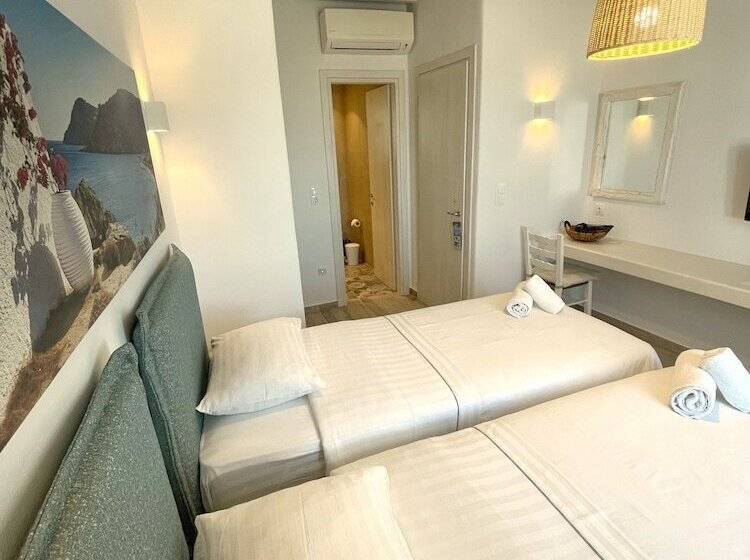 Номер Стандарт Вид на Город, Lefteris