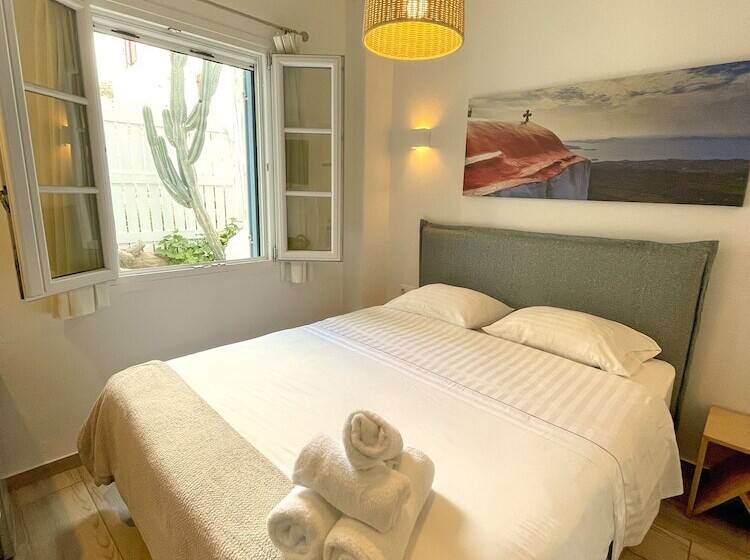 Номер Стандарт Индивидуальный, Lefteris