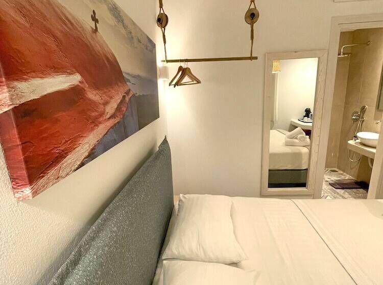 Номер Стандарт Индивидуальный, Lefteris