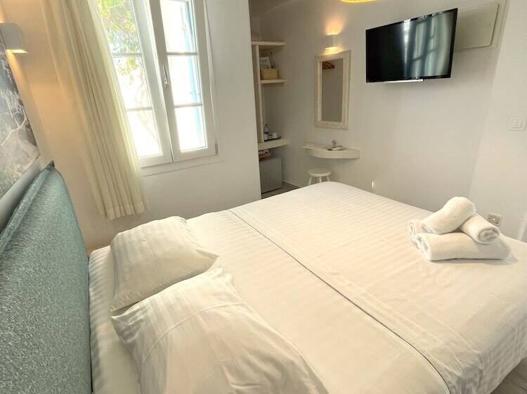 Номер Стандарт Вид на Город, Lefteris