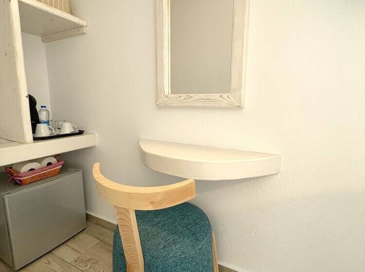 Номер Стандарт Вид на Город, Lefteris