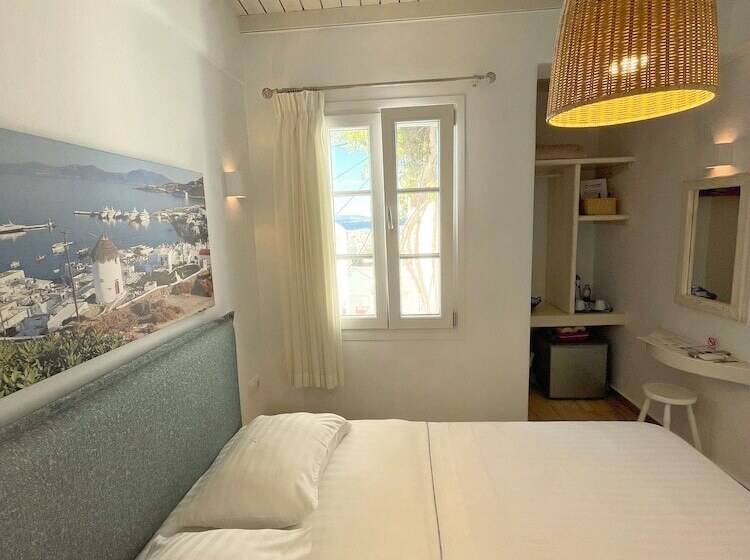 Номер Стандарт Вид на Город, Lefteris