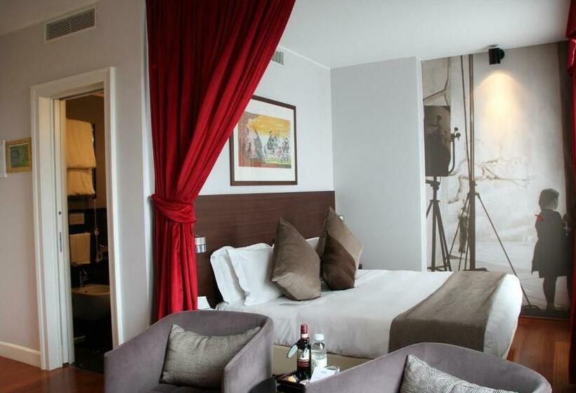 جناح جونيور, Milano Scala