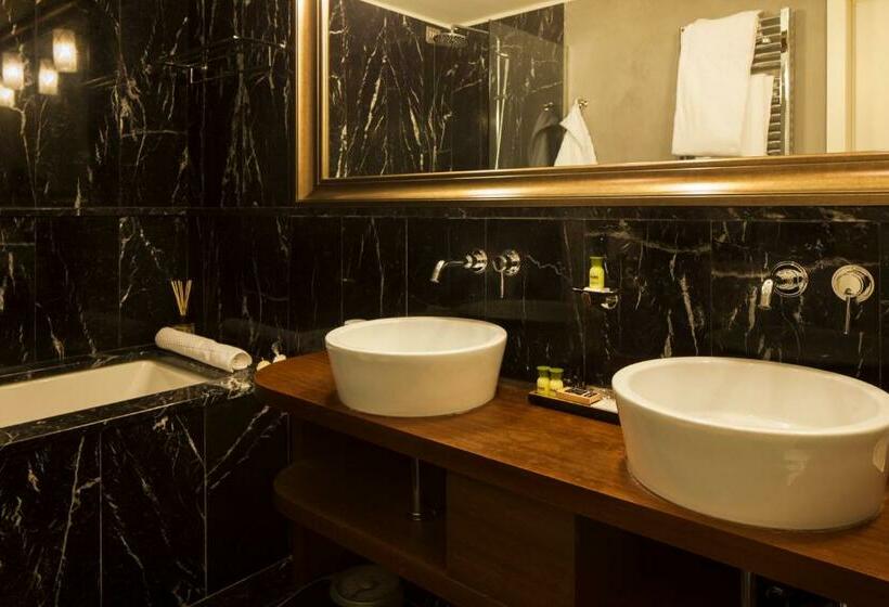 جناح جونيور, Milano Scala