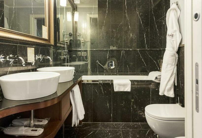 جناح جونيور, Milano Scala