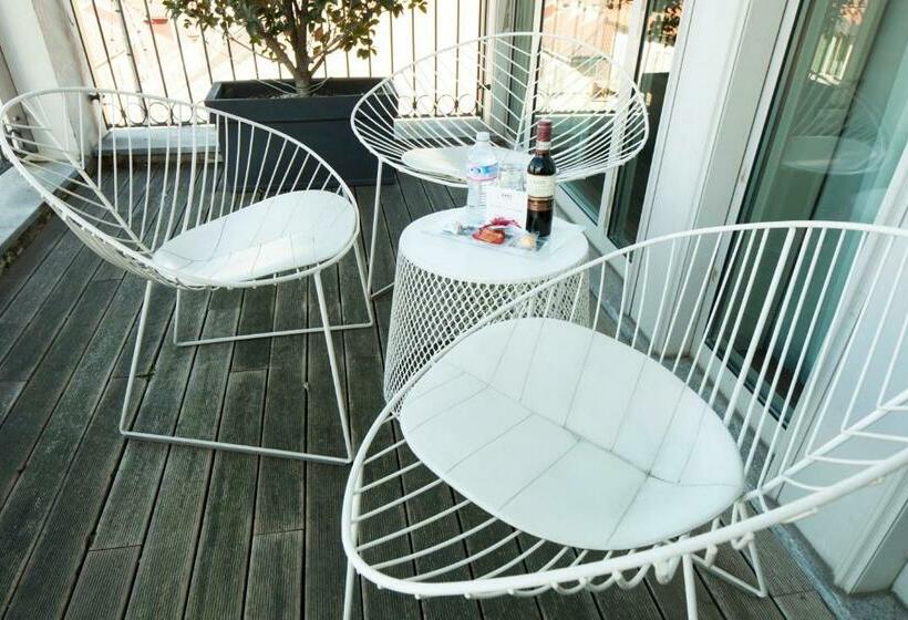 جناح, Milano Scala