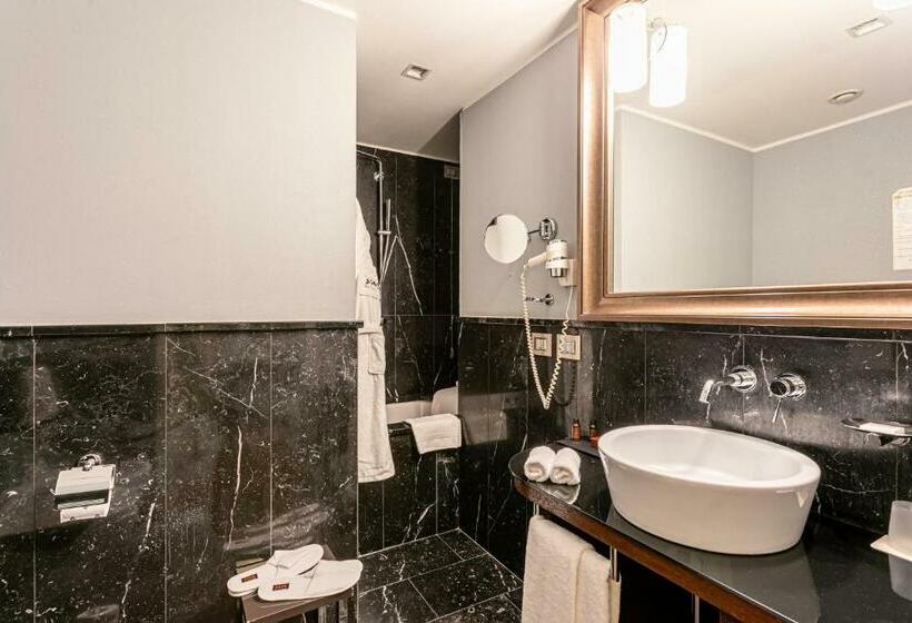 جناح عائلي, Milano Scala