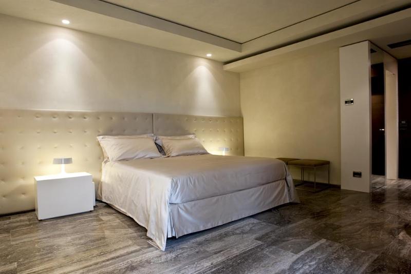 غرفة كلاسيكية, Romano House