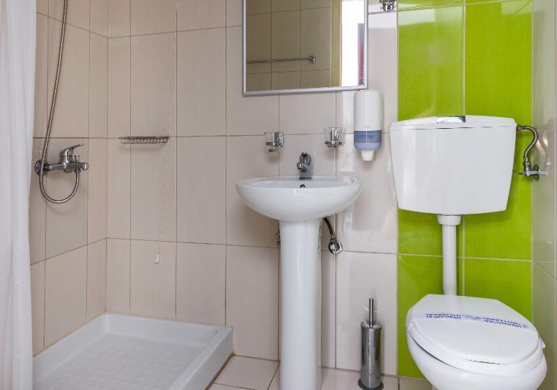 スタンダードトリプルルーム, Sergios