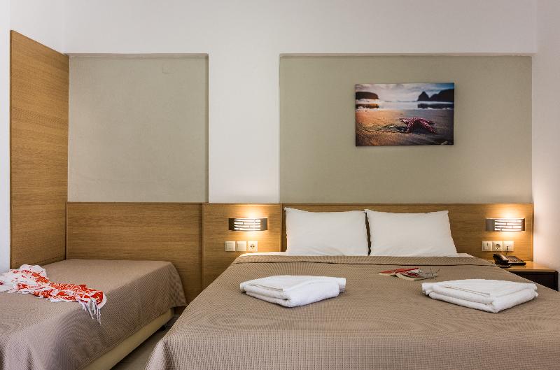 חדר סטנדרט לשלושה, Sergios