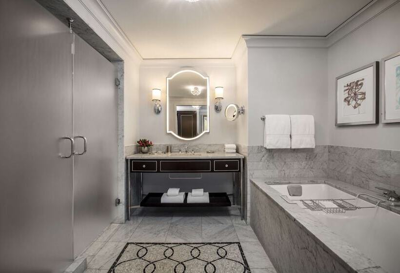 اتاق لوکس, Waldorf Astoria Chicago