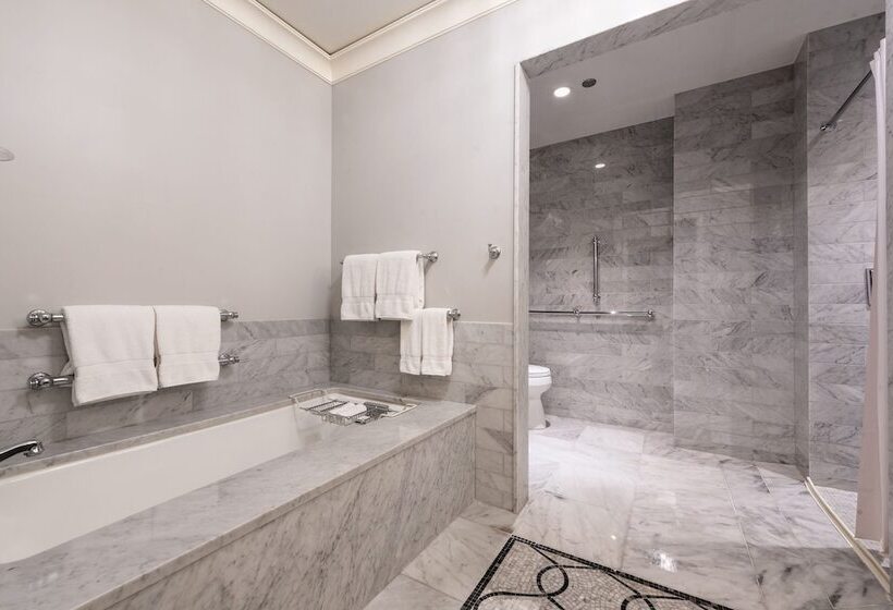 Quarto deluxe, Waldorf Astoria Chicago
